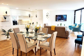 New Luxury Apt Ocean Front Heart of Olhao Plus Parking